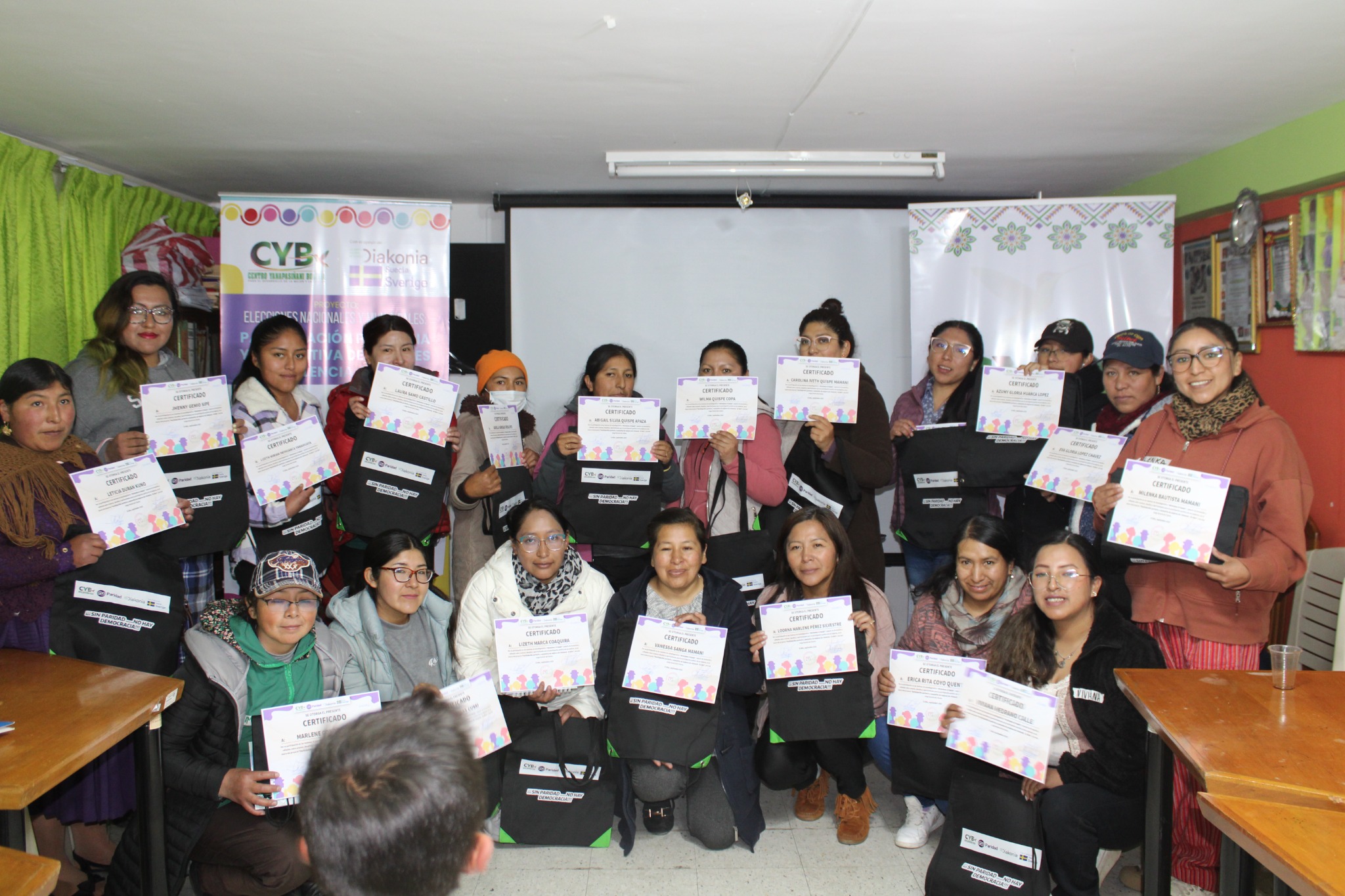 Mujeres culminando un proceso formativo