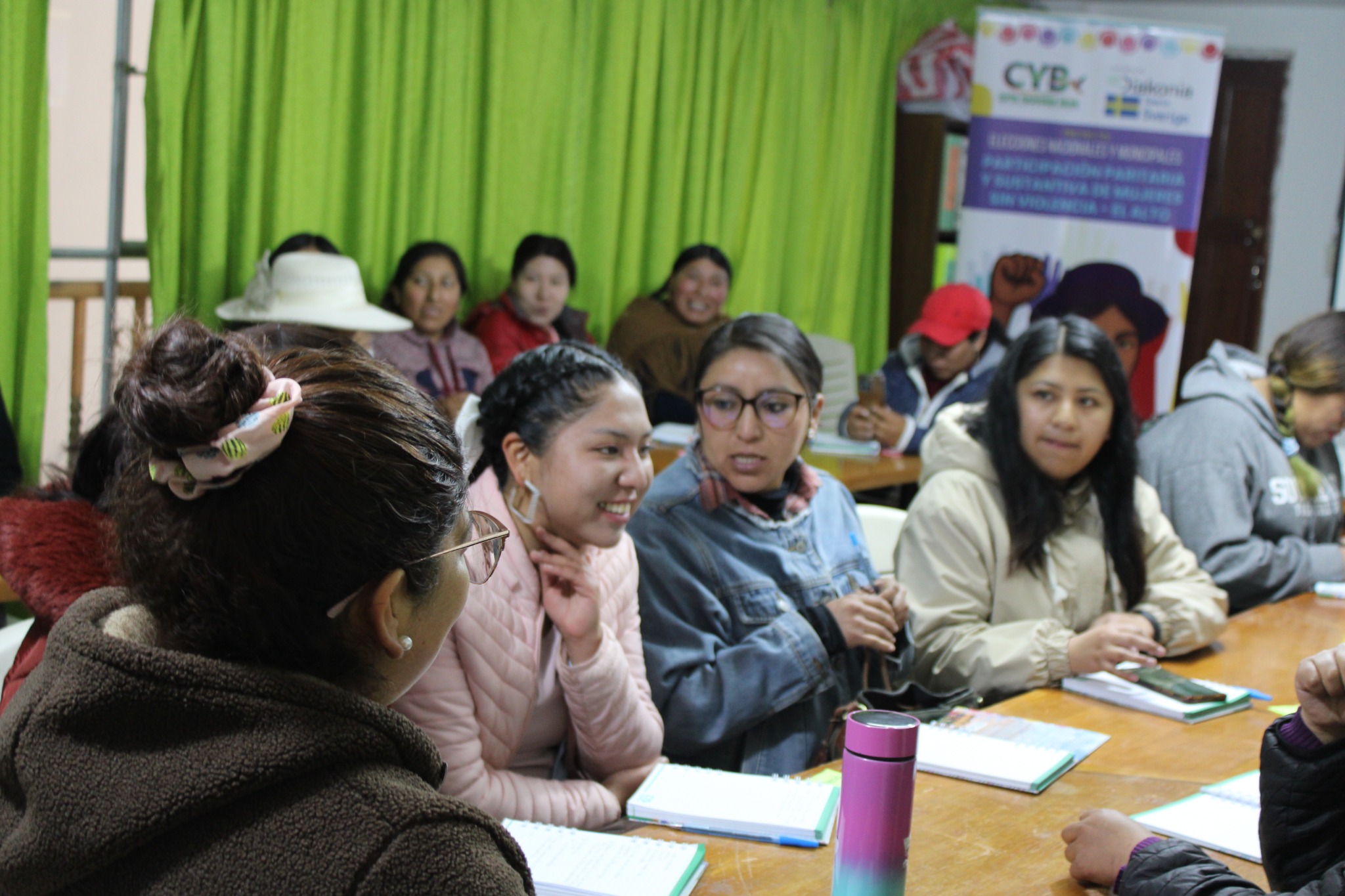 Mujeres jóvenes en formación
